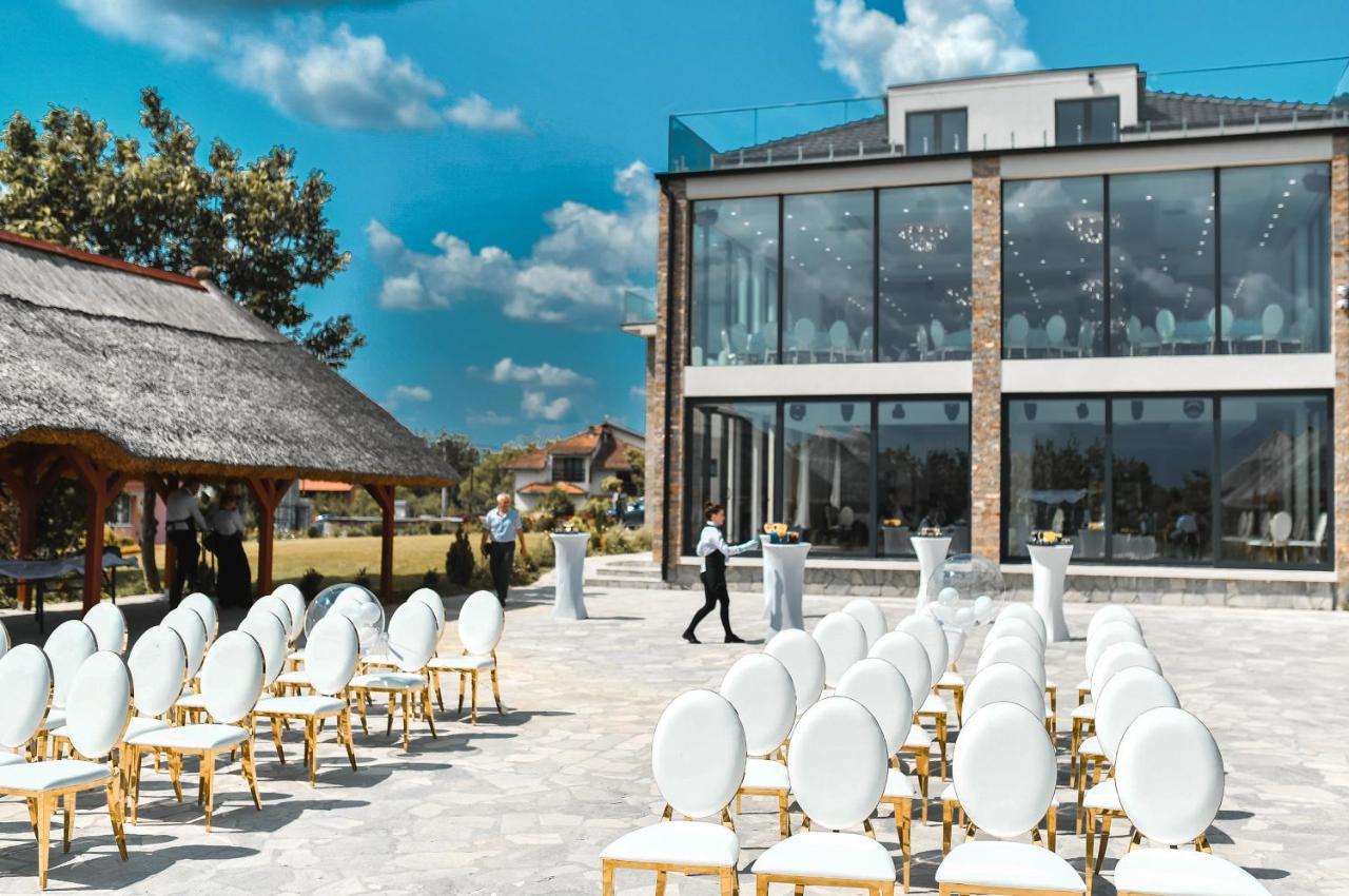 S Club Resort Hotel Aqua Park And Spa Beograd Bagian luar foto